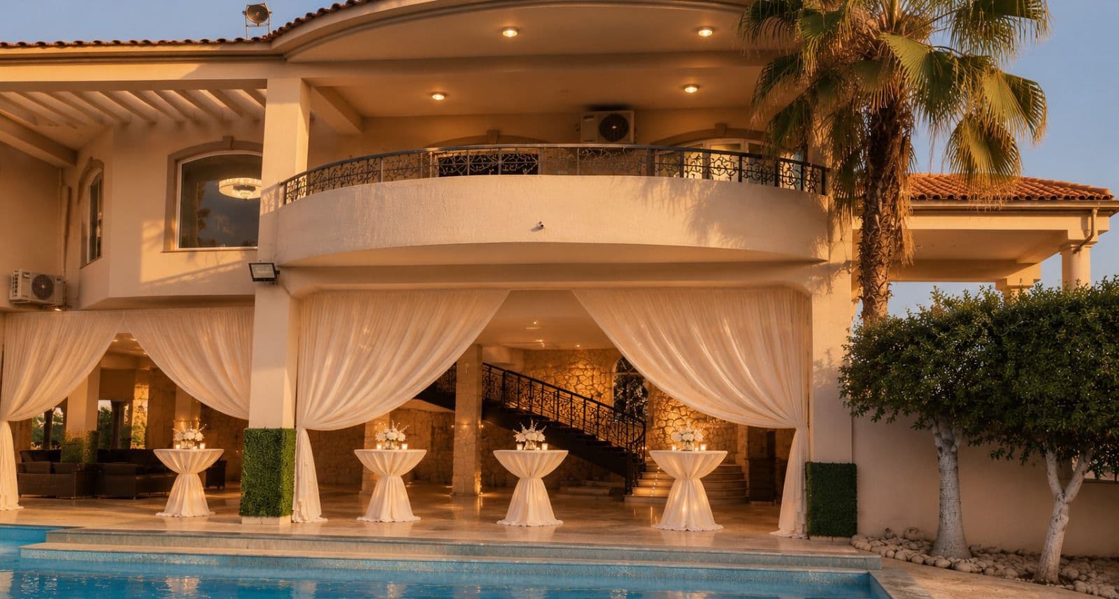 The hundred-guest package.